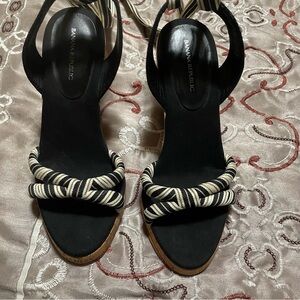 Banana Republic Black and Cream Twisted Sandals